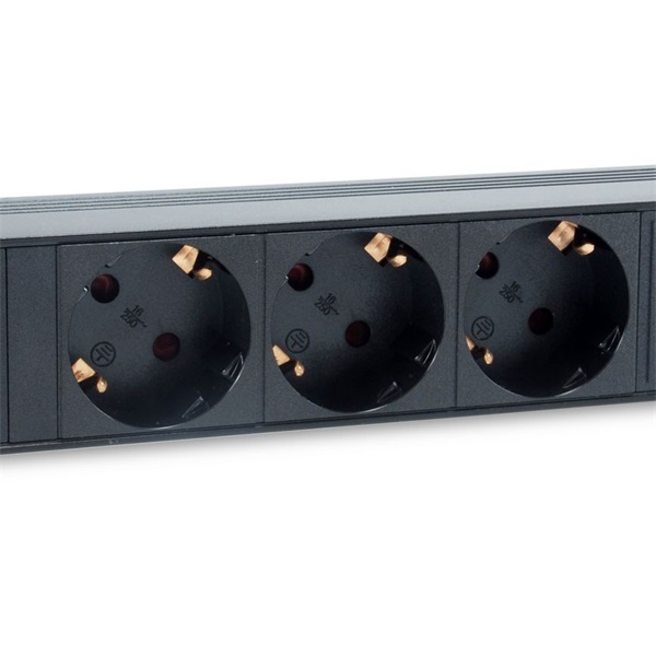 Equip_Halozati_Eloszto_-_333299_Schuko_3_Schuko_Rack_10_18m_kabel_fekete-i378472.jpg Equip Hálózati Elosztó - 333299 (Schuko, 3 Schuko, Rack 10", 1,8m kábel, fekete) - Image 2