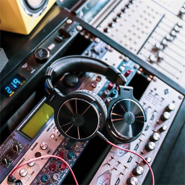 ONEODIO_DJ_Fejhallgato_-_Pro_10_Black_Vezetekes_35mm_635mm_jack_Hi-Res_Audio-i499514.jpg ONEODIO DJ Fejhallgató - Pro 10 Black (Vezetékes, 3,5mm, 6,35mm jack, Hi-Res Audio) - Image 2