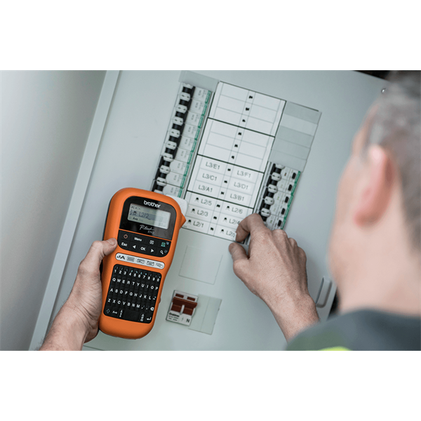 BROTHER Címkenyomtató PT-E110, ipari (kézi), 20mm/mp, QWERTY billentyűzet, TZe/HGe szalag 12mm-ig, hordtáskával - Image 8