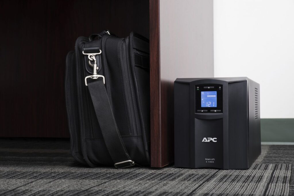 APC SMC1000IC Smart-UPS Tower LCD 1000VA UPS - Image 5