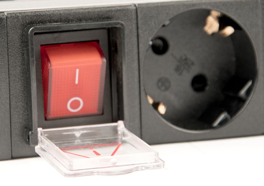 Gembird Hálózati Elosztó Kapcsolóval 8DIN 3m Black - Image 3