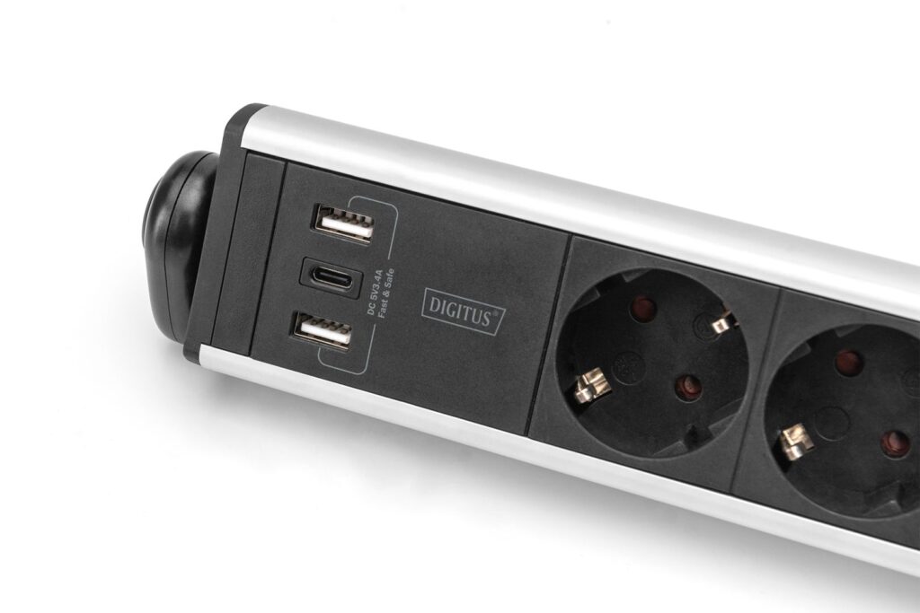 Digitus Hálózati Elosztó Kapcsolóval 6DIN, 3xUSB 1,5m Black - Image 2