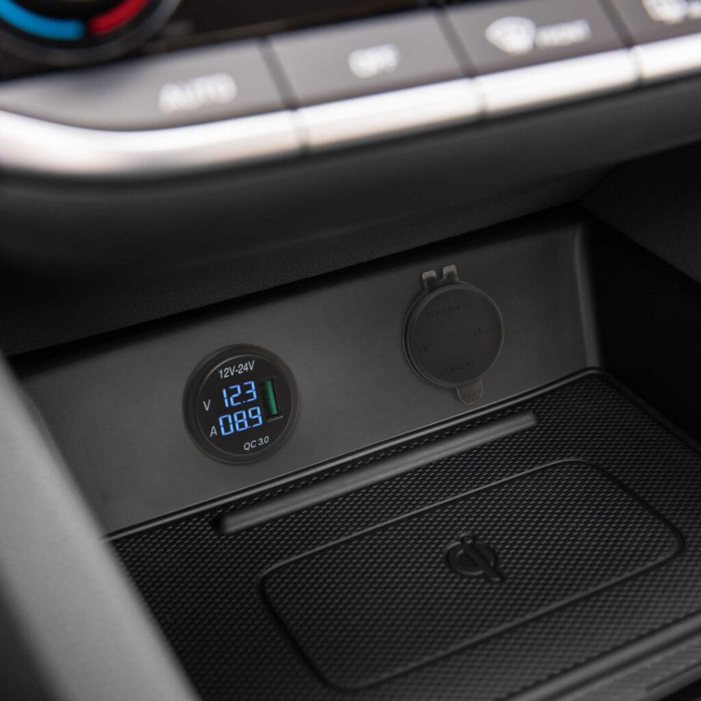 M.N.C Szivargyújtó helyére beépíthető USB aljzat - Image 5