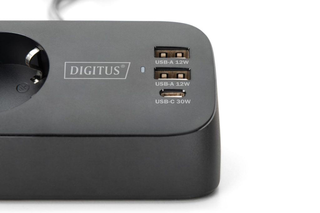 Digitus Hálózati Elosztó Kapcsolóval 3DIN 1,5m Black - Image 3