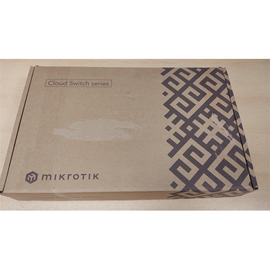 Javított MikroTik CRS354-48G-4S+2Q+RM rackes switch, 48xGbit RJ45 porttal, 4x SFP+, 2x 40GbE QSFP port, redundáns táp - Image 3