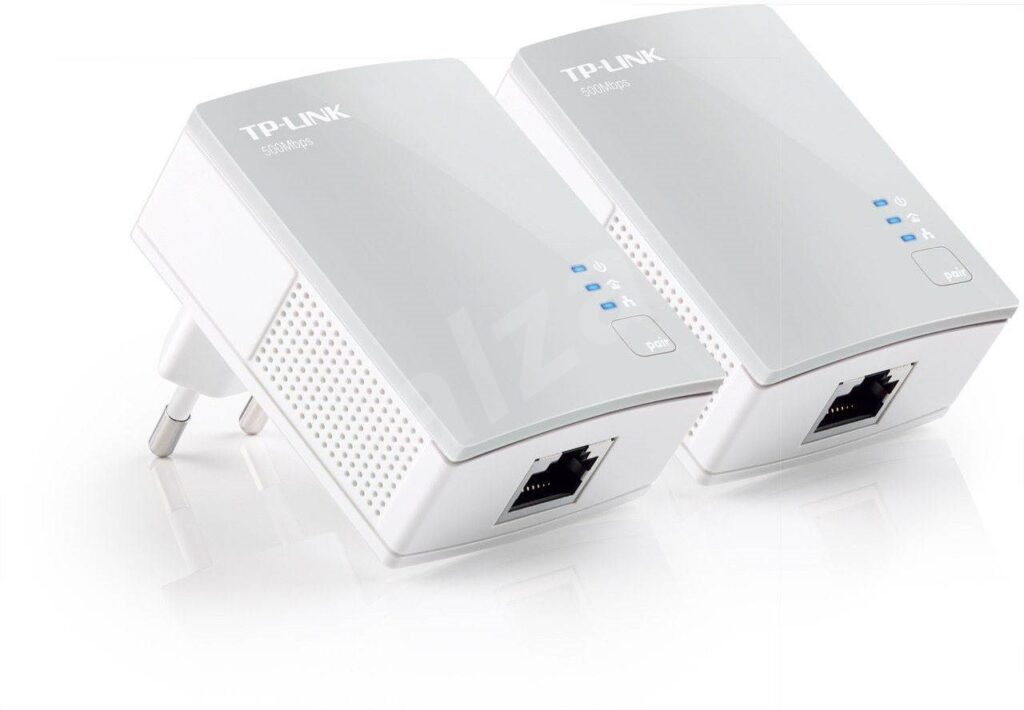 TL-PA7027PKIT.jpg TP-LINK TL-PA7027P-KIT AV1000 2-Port Gigabit Pass-through Powerline Starter Kit - Image 1